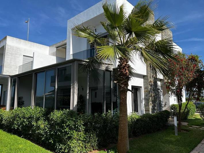 Villa pour 8 personnes, avec terrasse ainsi que piscine et vue
