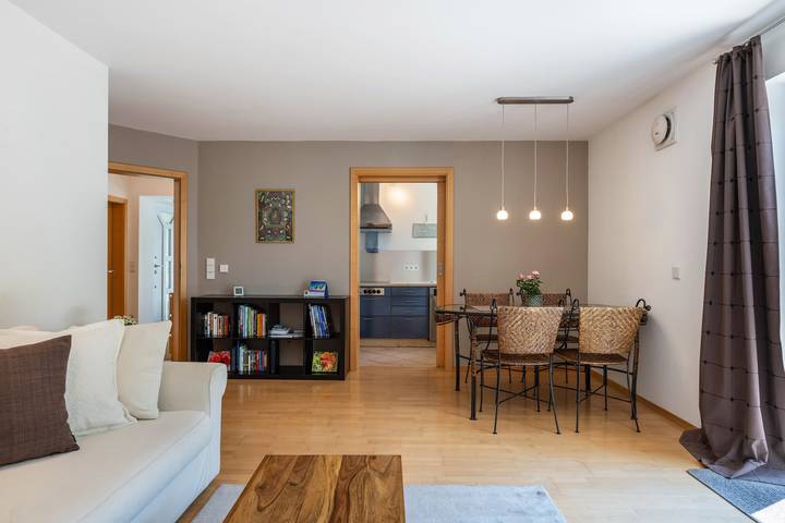 Ganze Wohnung, Apartment 'Chiemseeblick' mit Bergblick, privater Terrasse und Wlan in Traunstein, Chiemsee
