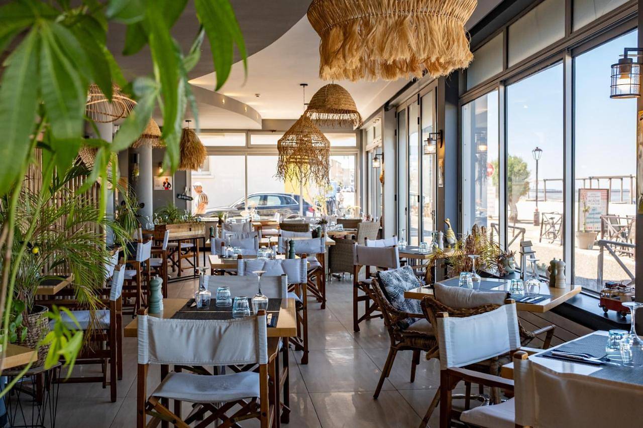 Acadie Saint Victor - Hôtel restaurant -Face mer- Châtelaillon plage in Châtelaillon-Plage, Région de La Rochelle