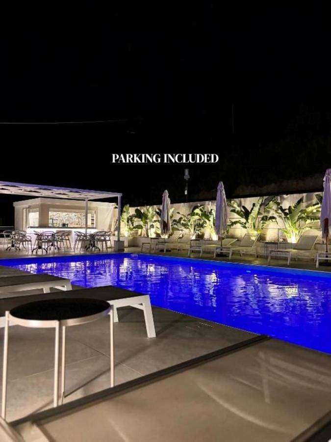 Apartahotel para 4 personas, con vistas además de balcón y piscina en Sicilia