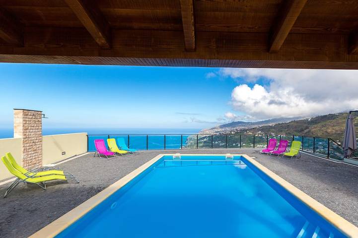 Ferienhaus für 9 Personen, mit Balkon und Whirlpool sowie Garten in Fajã do Mar