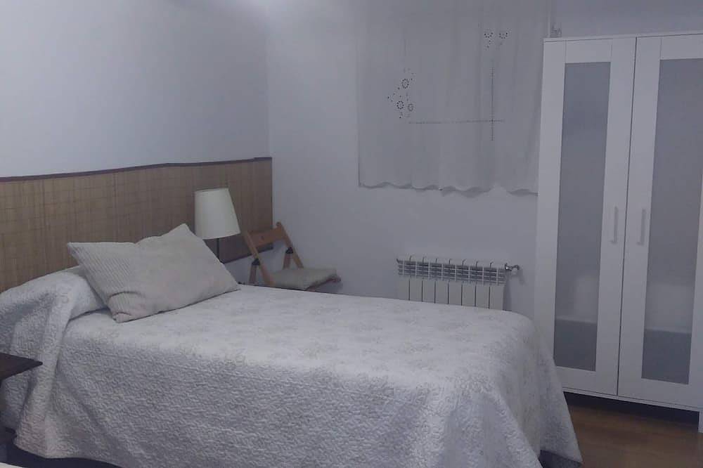 Apartamento entero, Piso céntrico a 20 minutos del centro de Madrid con wifi in Navalcarnero, Provincia de Madrid