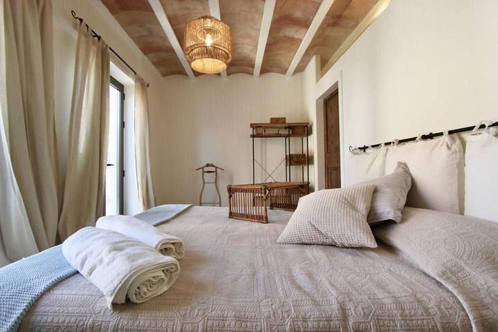 Location de vacances pour 8 personnes, avec balcon ainsi que piscine et jardin à Alella - 2