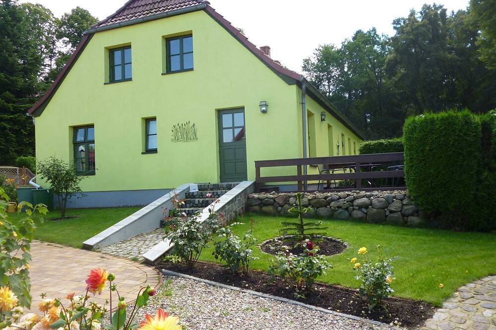 Ganze Wohnung, Ferienwohnung Petra Bargel die Nr. 1in Speck - Ferienwohnung Bargel in Kargow, Müritz