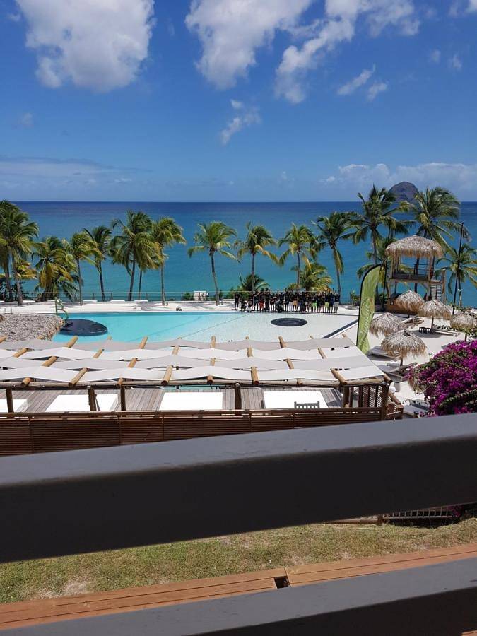 Appart’hôtel pour 4 personnes, avec terrasse ainsi que piscine et vue