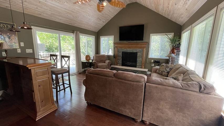 Vacation rental for 8 people, with balcony and hot tub as well as yard in New Buffalo