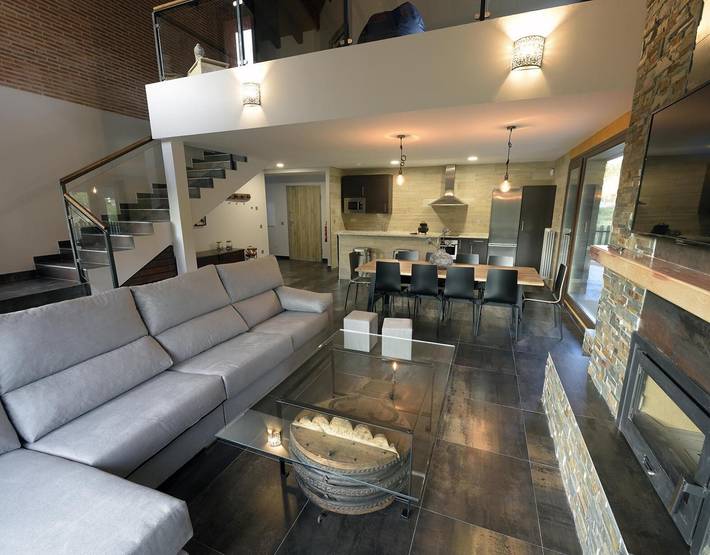 Chalet para 26 personas, con Jacuzzi además de Jardín y Piscina para niños en Soria - 2