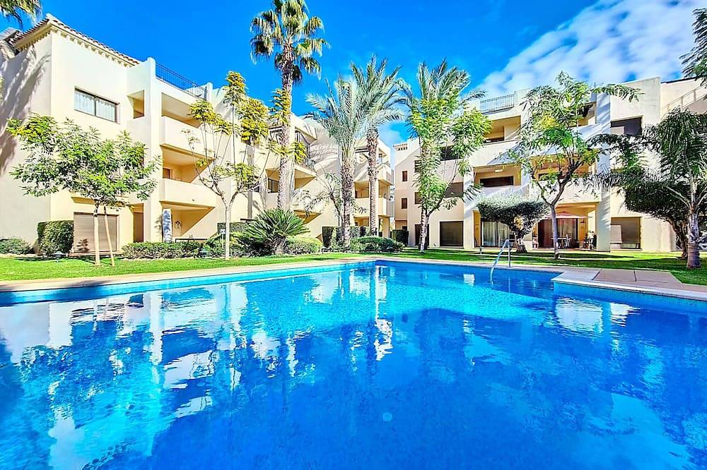 Entire apartment, Ground floor corner apartment with patio and Wi-Fi in Roda Golf, San Javier