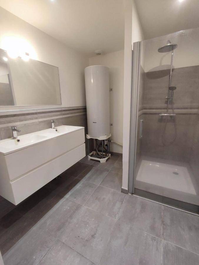 Gîte pour 2 personnes, avec terrasse ainsi que vue et jardin, animaux acceptés à Ambérieu-en-Bugey - 3