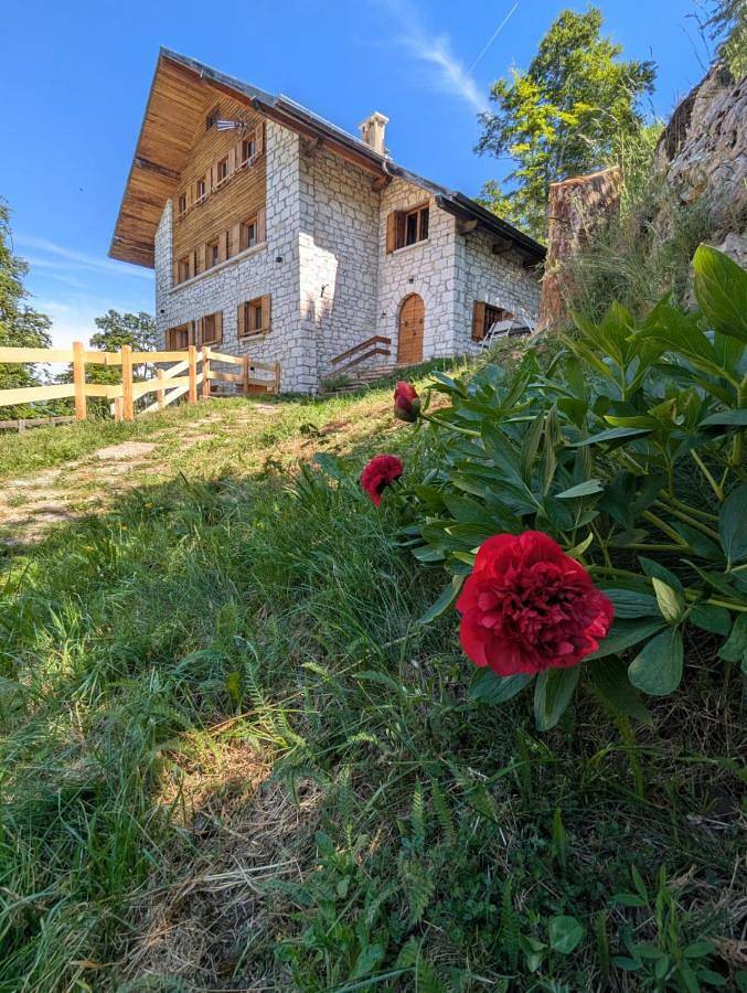 Gîte pour 4 personnes, avec vue et jardin dans Serrada