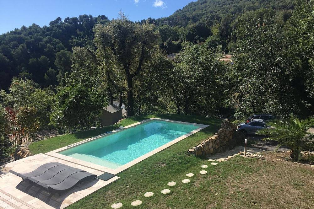 A 20 minutes de Nice, près de Carros village , Maison indépendante avec piscine in Carros, Côte méditerranéenne (France)