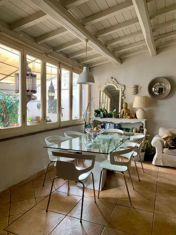 Appartamento per 3 persone, con giardino e piscina nonché panorama, con animali domestici in Campagnano di Roma