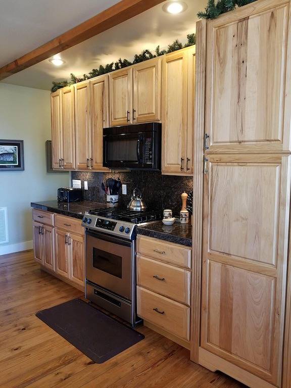 \"Falls View at Toxaway\" ein Berghaus mit Blick auf den Wasserfall! in Lake Toxaway