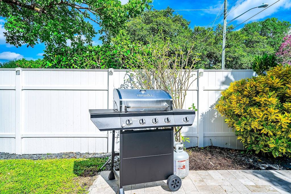 Heated Pool! 1 Mile To Beach & Atlantic Avenue! in Delray Beach, Palm Beach County