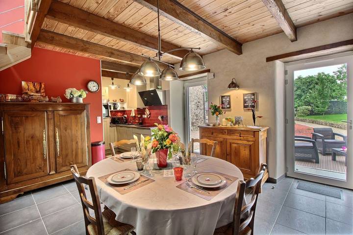 Gîte pour 3 personnes, avec Terrasse ainsi que Jardin et Vue à Pommerit-le-Vicomte