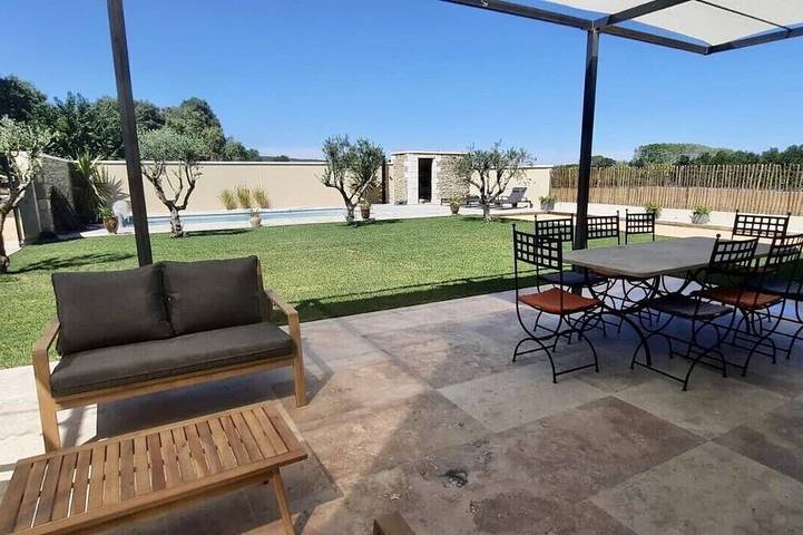 Location de vacances pour 6 personnes, avec jardin et terrasse à Montaren-et-Saint-Médiers