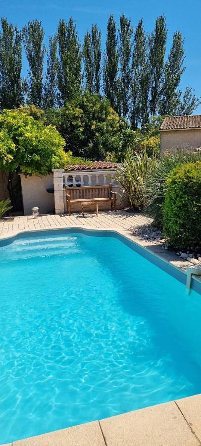 Location de vacances pour 10 personnes, avec jardin et piscine à Vitrolles - 3