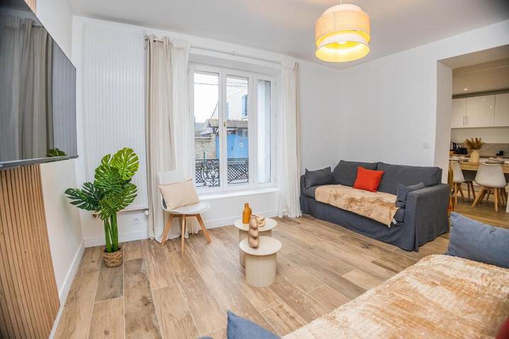 Location de vacances pour 16 personnes, avec vue à Villeneuve-le-Comte - 2