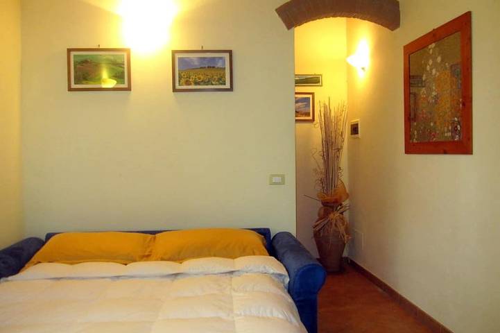 Yellow Apartment -Farmhouse whit Poll, Air conditioning, in the heart of Tuscany in Lamporecchio, Pistoia Province