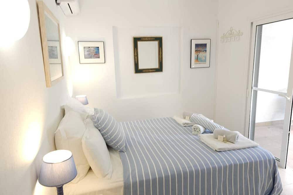 Secluded spacious villa mature gardens in Binibeca Nou private pool wifi aircon in Binibeca, Sant Lluís