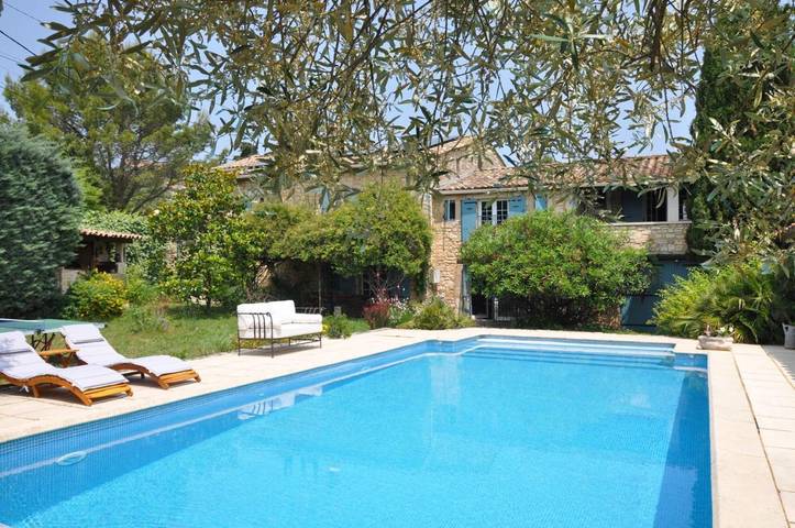 Maison d’hôte pour 2 personnes, avec vue et piscine ainsi que jardin et terrasse à Issirac