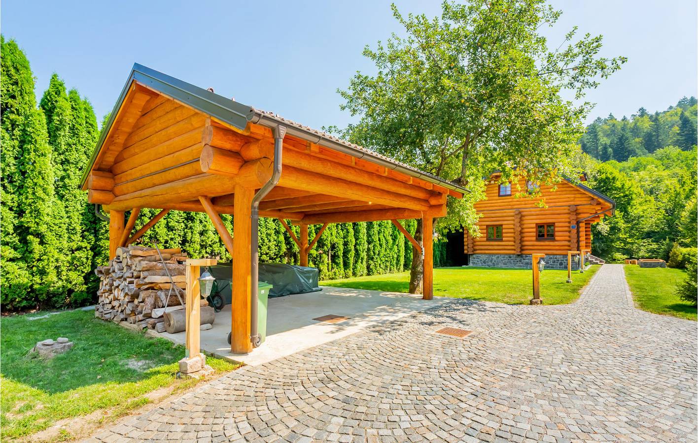 Gemütlich, 2 km vom Strand entfernt: Modernes Apartment mit Terrasse und Pool in Delnice, Primorje-Gorski Kotar