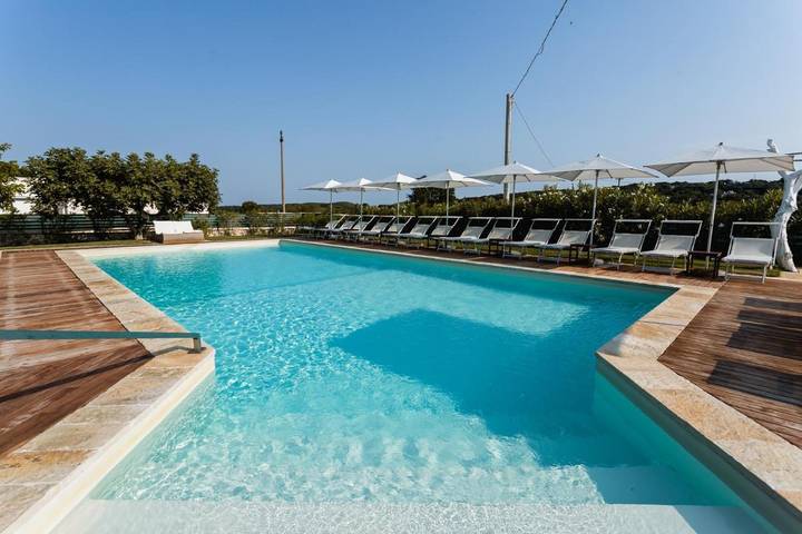 Resort per 12 persone, con panorama e giardino nonché piscina in Valle D'Itria