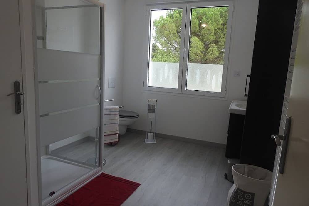 Entire apartment, Apartment located on the 1st floor of a small residence with four in Jonzac, Jonzac region