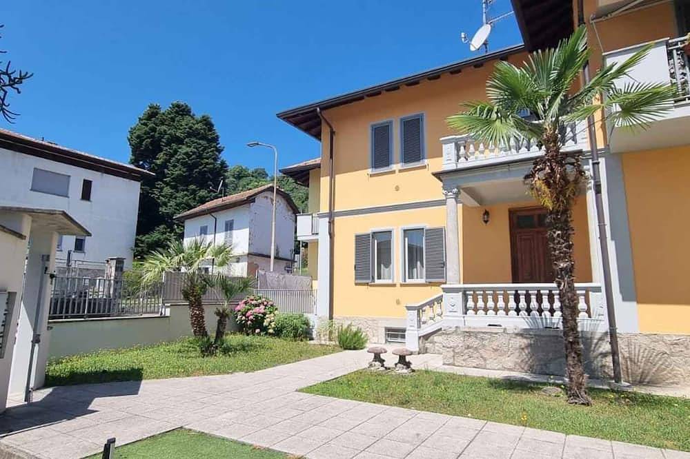 Ganze Wohnung, Ferienwohnung mit Balkon in Arona (Lago Maggiore), Arona Gemeinde