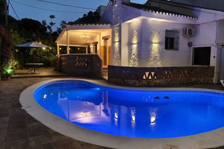 Villa für 6 Personen, mit Balkon und Garten - 1