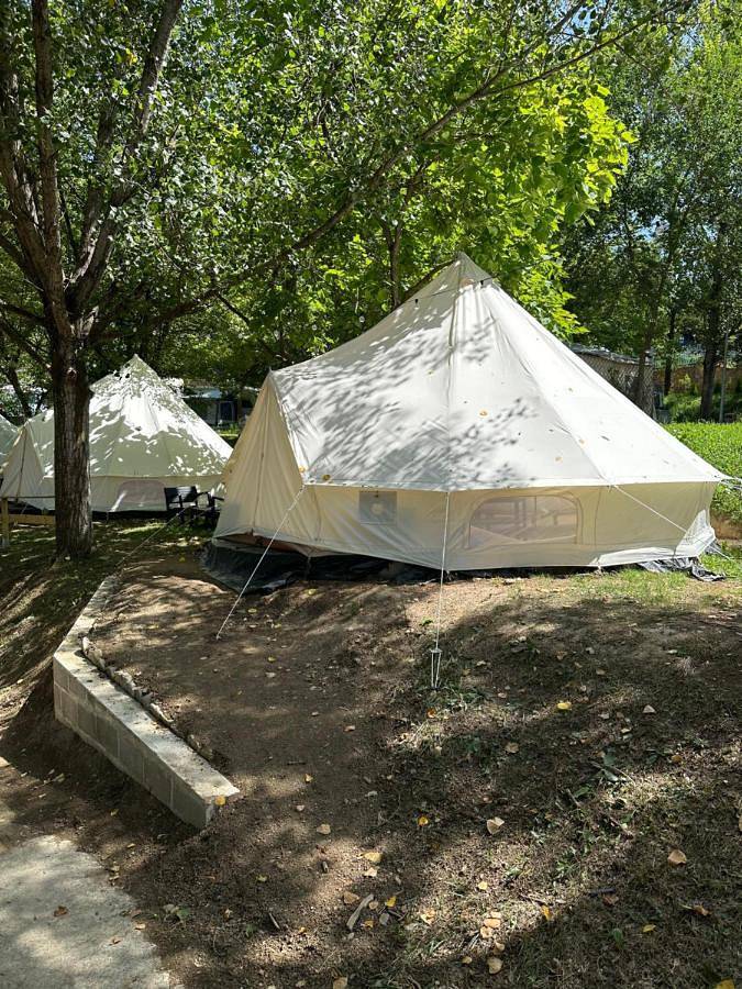 Gîte pour 2 personnes, avec Terrasse et Jardin ainsi que Bassin pour enfant et Piscine à Ripoll - 2