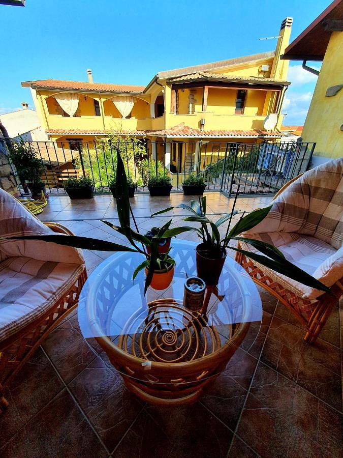 Gîte pour 3 personnes, avec Balcon et Terrasse ainsi que Jardin et Vue à Palmas Arborea
