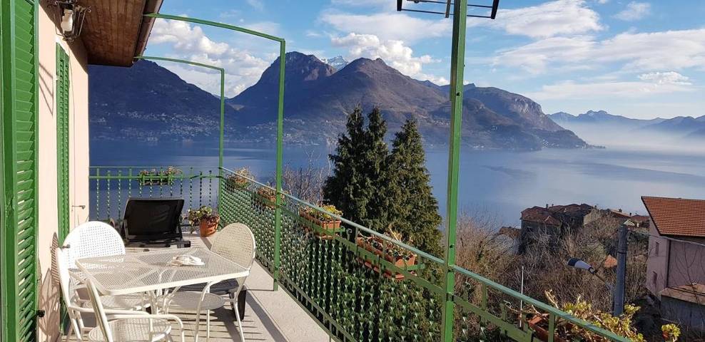 Ferienwohnung für 6 Personen, mit Balkon und Terrasse sowie Seeblick und Ausblick in Santa Maria Rezzonico