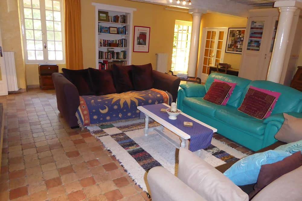 Country Villa 'Mas' in the Heart of Provence, 4bed, 4bath with Ac in Rognonas, Arles region