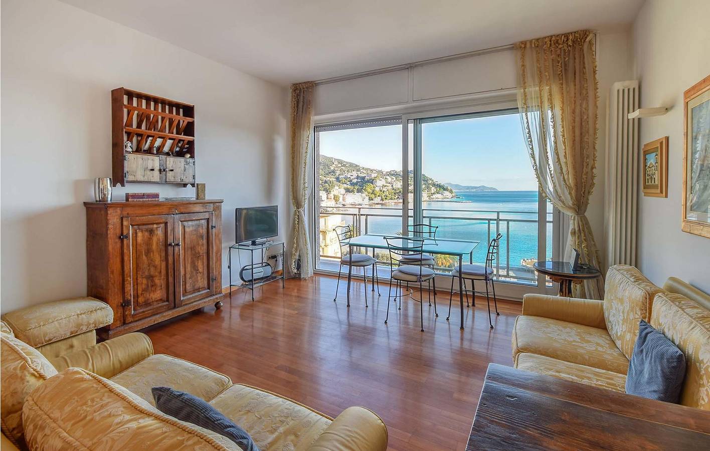 Apartamento vacacional entero, Apartamento con terraza junto al mar: AC, TV, 1.5km Playa in Rapallo (Ciudad), Rapallo