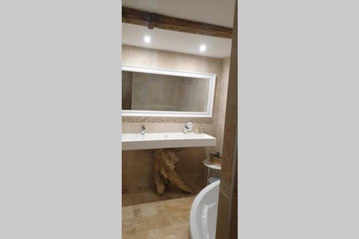 Location de vacances pour 6 personnes, avec vue et jardin à Laplume - 4