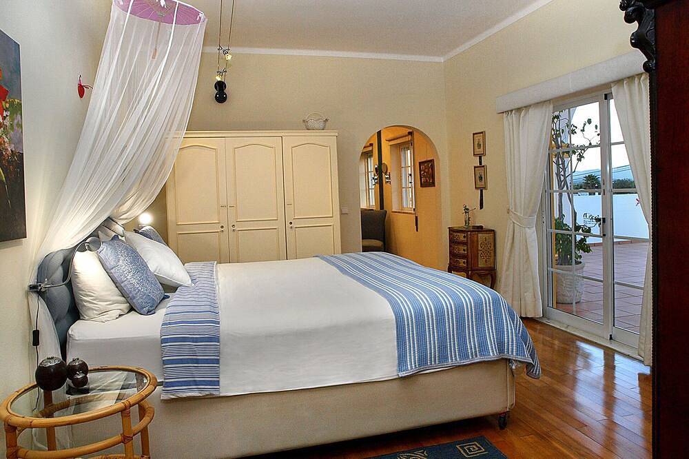 Elegante villa con piscina privada a solo 10 minutos a pie del pueblo y la playa. in Alvor, Distrito de Faro