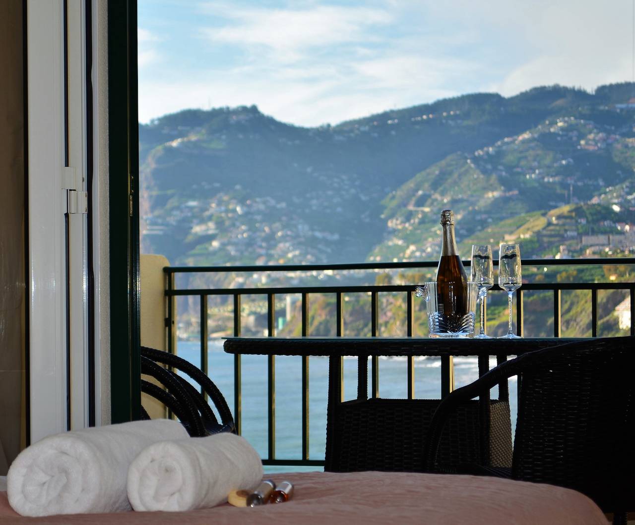 Appartement entier, Golden View near the beach by Madeira Sun Travel in São Martinho, Île de Madère