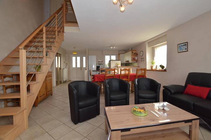 Gîte pour 10 personnes, avec terrasse ainsi que jardin et piscine à La Chapelle-Chaussée - 4