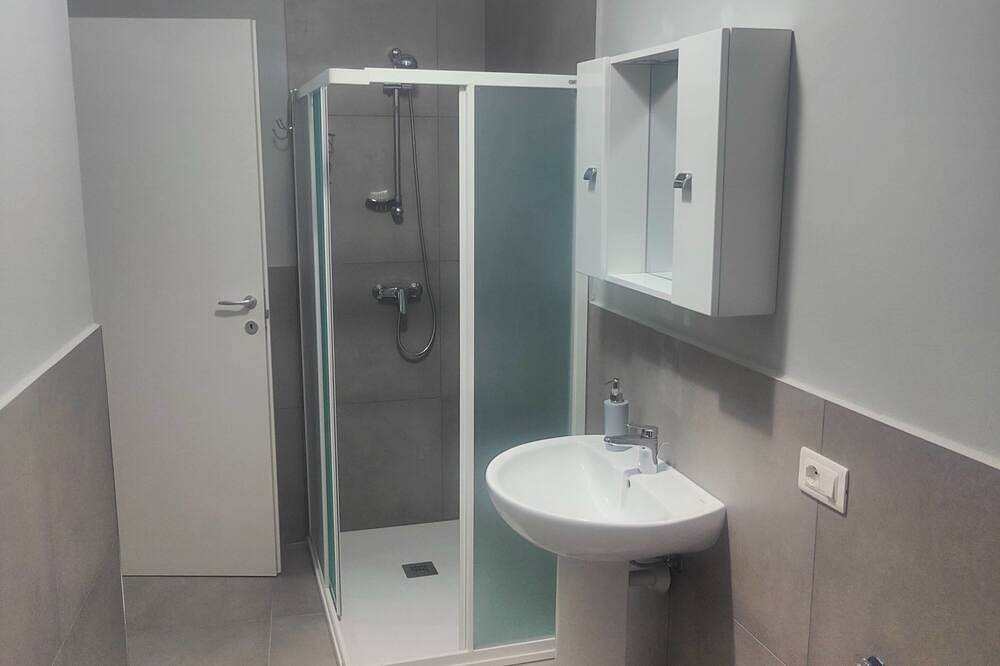 Appartamento intero, Cuneo Bedrooms in Cuneo, Provincia di Cuneo