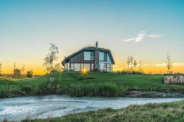 Ferienhaus für 8 Personen, mit Whirlpool und Terrasse sowie Garten und Sauna in De Waal
