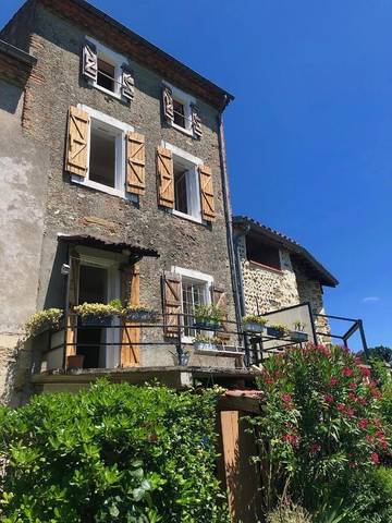 Gîte pour 6 personnes, avec vue et jardin dans Couladère