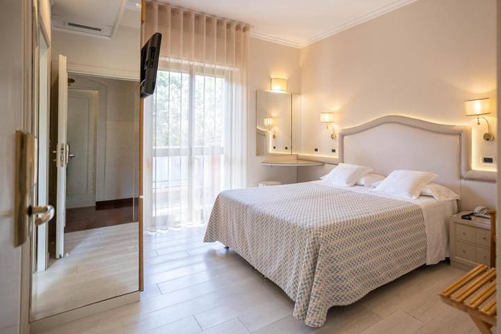 Hotel für 2 Personen, mit Balkon und Terrasse sowie Whirlpool und Garten