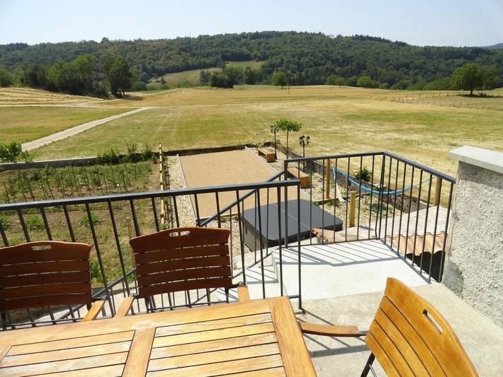 Location de vacances pour 8 personnes, avec Balcon et Jacuzzi ainsi que Terrasse et Jardin à Marchamp