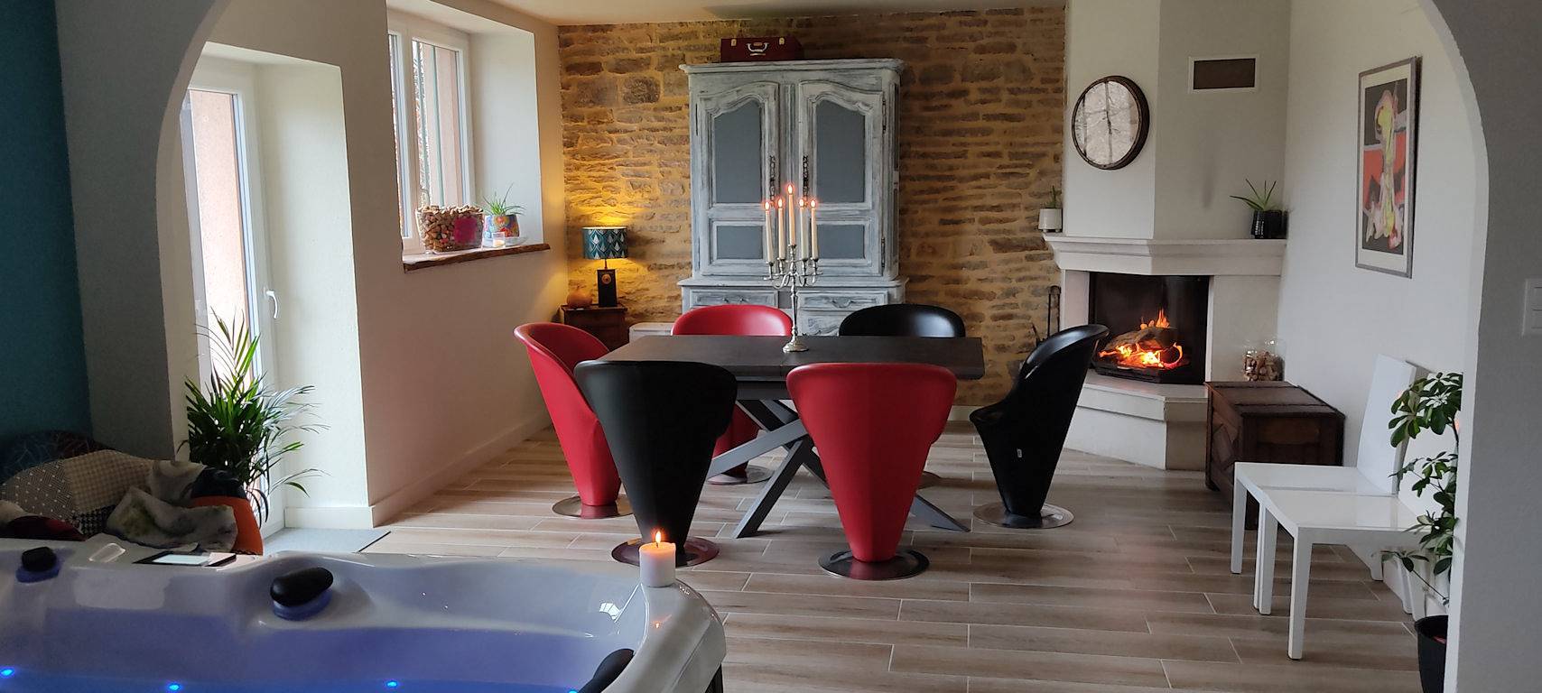 Appartement entier, Détente et spa piscine dans demeure historique in Saint-Julien-lès-Montbéliard, Doubs