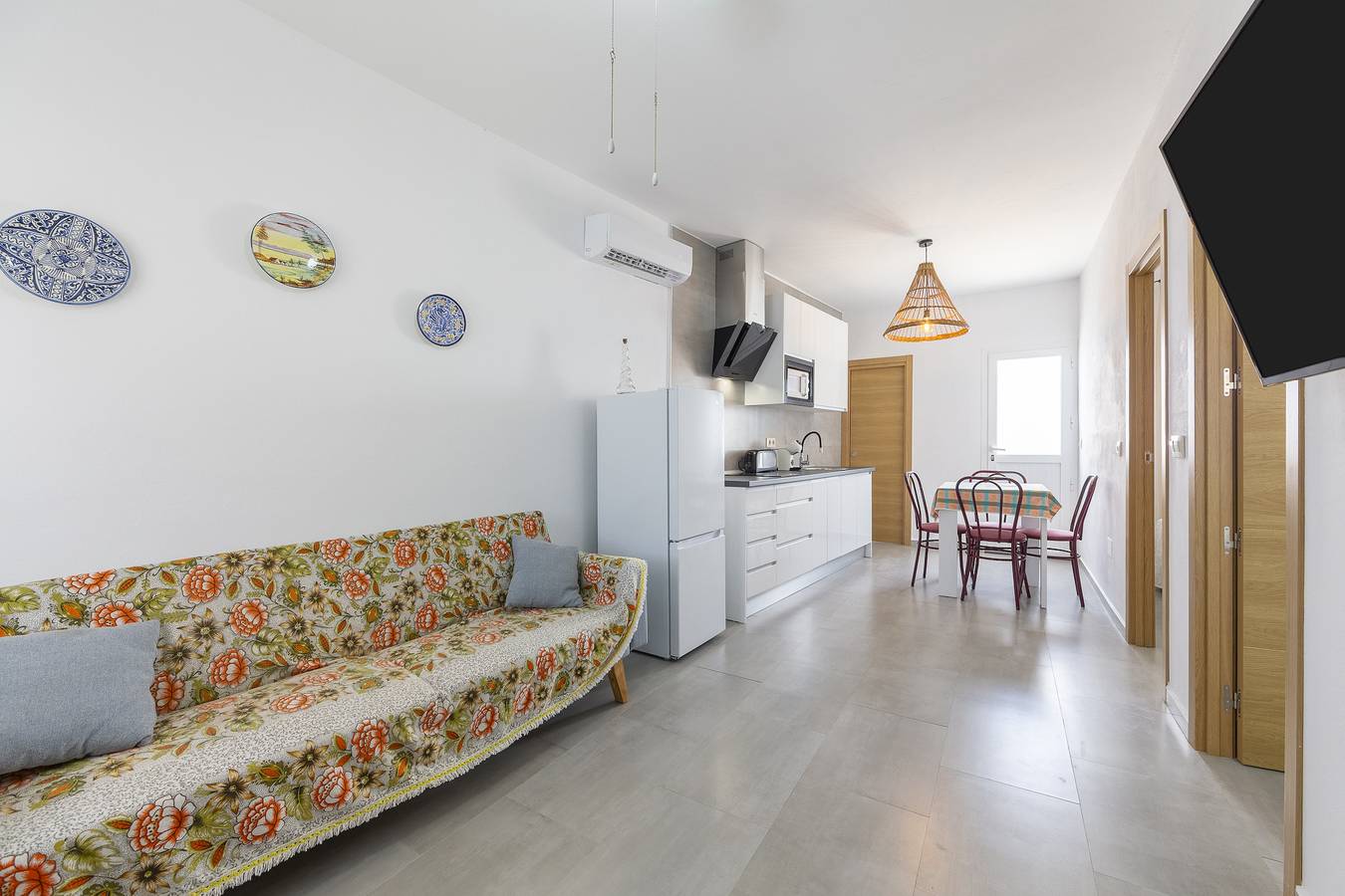 Apartamento entero, Apartamento 'Habitaciones' con vistas a la montaña, Wi-Fi y aire acondicionado in Fernán Pérez, Níjar