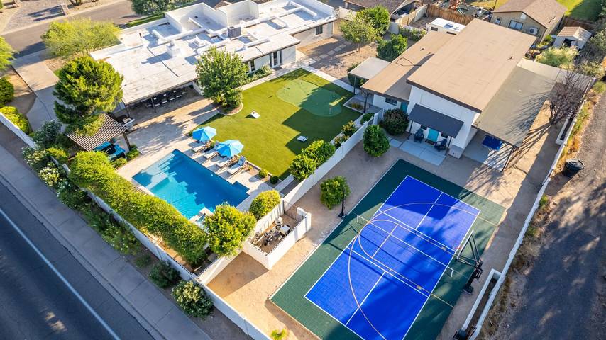 Vacation house for 22 people, with yard and terrace in Arizona