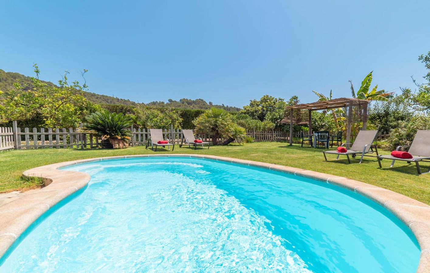 Palm Oasis Retreat: Pool, WiFi, Kitchen, Close to Beach & Town in Son Servera, East Majorca