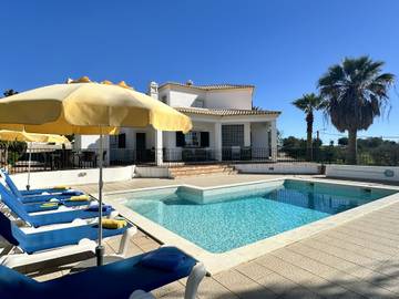 Casa rural para 11 personas, con jardín y balcón en Paderne