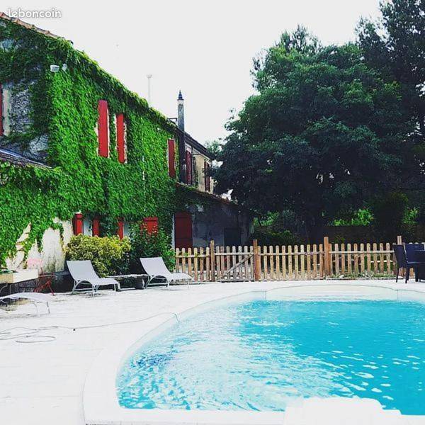 Chambre d’hôte pour 2 personnes, avec piscine ainsi que vue et jardin